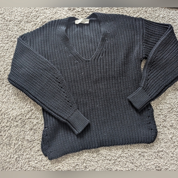 Everlane Black Chunky Knit Sweater - Picture 2 of 8